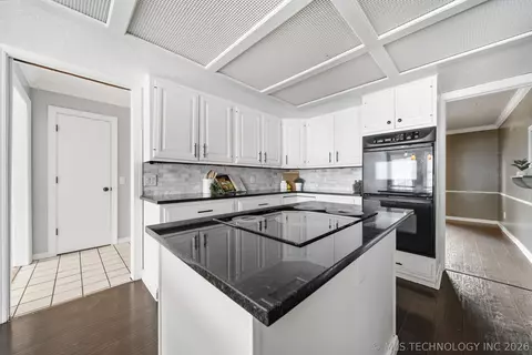 Kitchen - 7316 E 85th St, Tulsa, OK 74133 photo 4 of 5