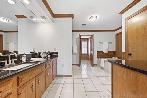 Bath - 7316 E 85th St, Tulsa, OK 74133 photo 2 of 4