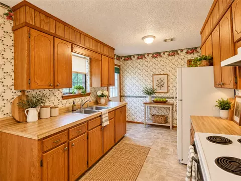 Kitchen - 602 NW 4th St, Checotah, OK 74426 photo 2 of 2