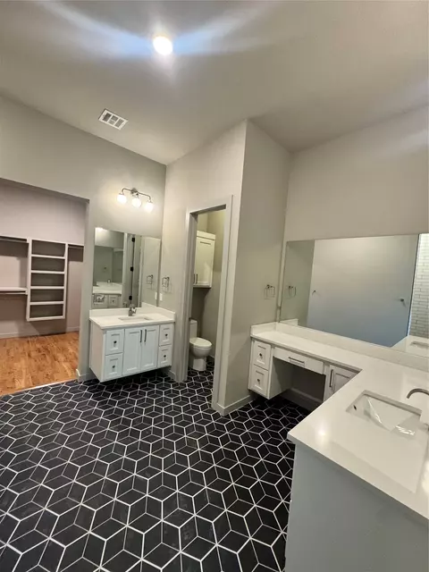 Bath - 6560 E 128th St S, Bixby, OK 74008 photo 5 of 7