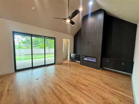 Living - 6560 E 128th St S, Bixby, OK 74008 photo 2 of 3