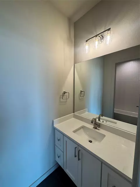 Bath - 6560 E 128th St S, Bixby, OK 74008 photo 4 of 7