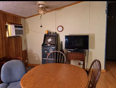 Dining - 215 Dozer Bnd, Eufaula, OK 74432 photo 2 of 2