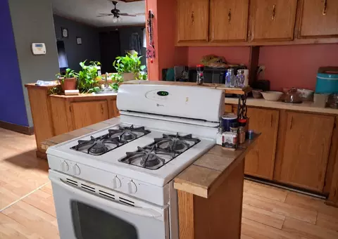 Kitchen - 215 Dozer Bnd, Eufaula, OK 74432 photo 4 of 4