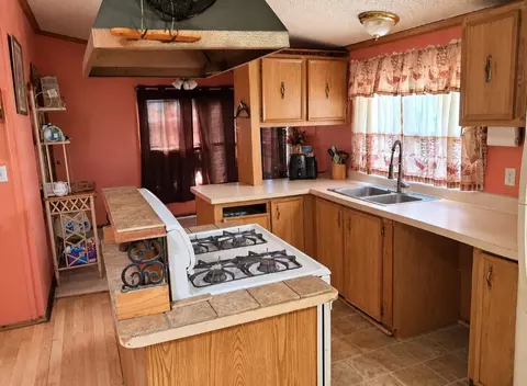 Kitchen - 215 Dozer Bnd, Eufaula, OK 74432 photo 1 of 4