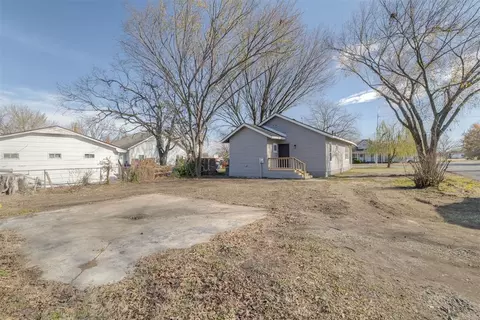 Exterior - 502 N Broadway St, Checotah, OK 74426 photo 6 of 7