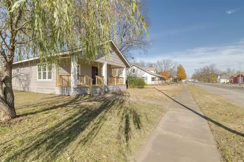 Exterior - 502 N Broadway St, Checotah, OK 74426 photo 1 of 7