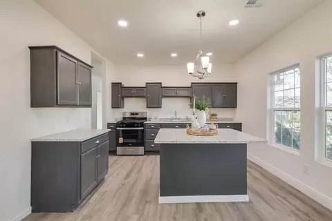Kitchen - 502 N Broadway St, Checotah, OK 74426 photo 7 of 9