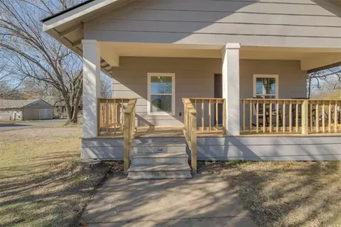 Exterior - 502 N Broadway St, Checotah, OK 74426 photo 3 of 7