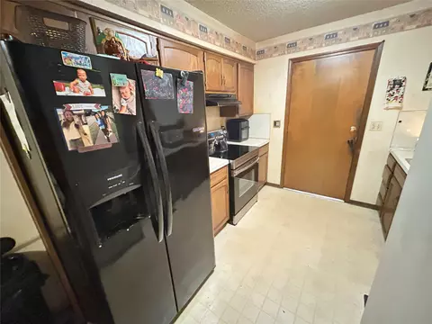 Kitchen - 8315 E 65th St, Tulsa, OK 74133 photo 4 of 6