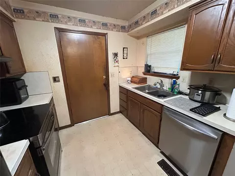 Kitchen - 8315 E 65th St, Tulsa, OK 74133 photo 6 of 6
