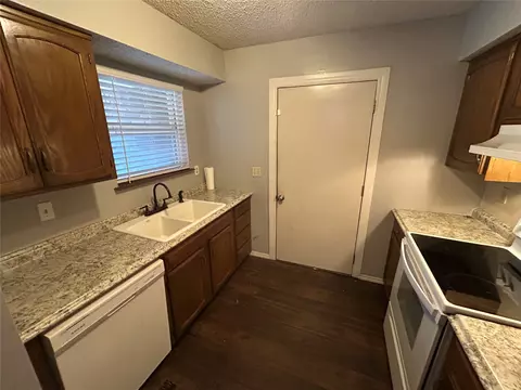 Kitchen - 8315 E 65th St, Tulsa, OK 74133 photo 2 of 6