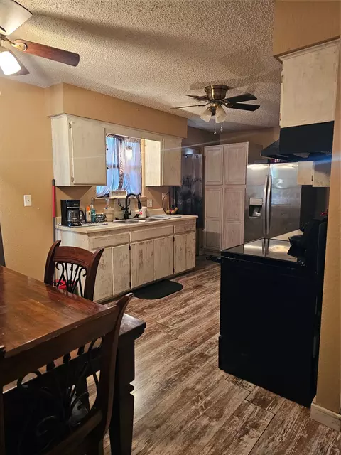Kitchen - 106441 S 4163 Rd, Checotah, OK 74426 photo 2 of 2