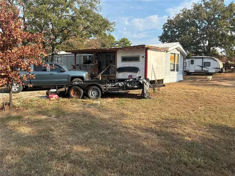 239 Berry Ln, Eufaula, OK 74432