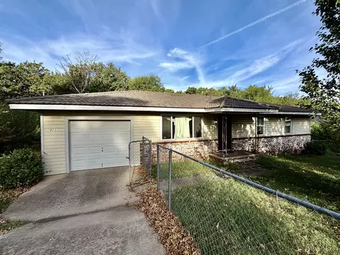 133 W Oak Hill Cir E, Tahlequah, OK 74464