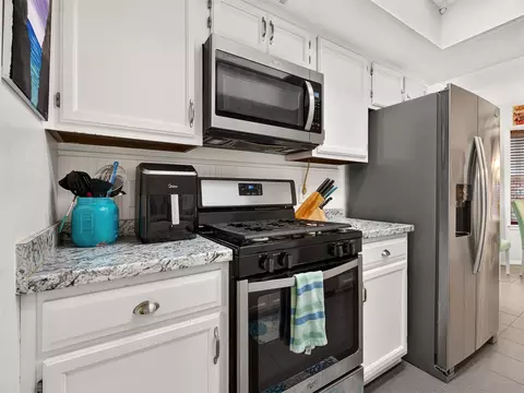 Kitchen - 11010 E 67th St, Tulsa, OK 74133 photo 6 of 7