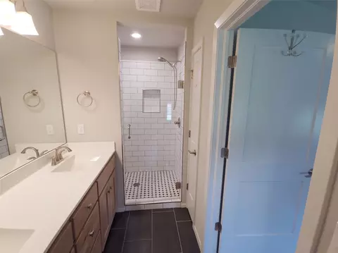 Bath - 22605 E 103rd St S, Broken Arrow, OK 74014 photo 2 of 3