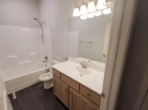 Bath - 22605 E 103rd St S, Broken Arrow, OK 74014 photo 3 of 3