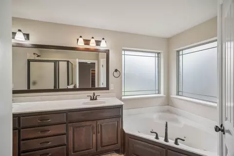 Bath - 18335 E 50th Pl S, Tulsa, OK 74134 photo 2 of 4