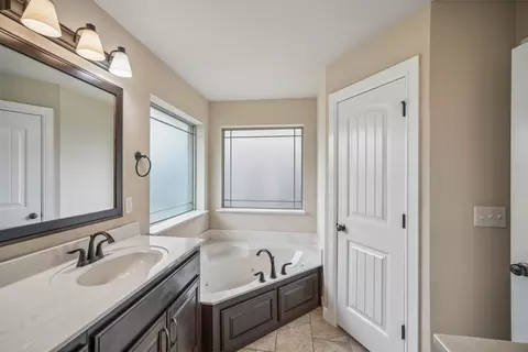 Bath - 18335 E 50th Pl S, Tulsa, OK 74134 photo 4 of 4