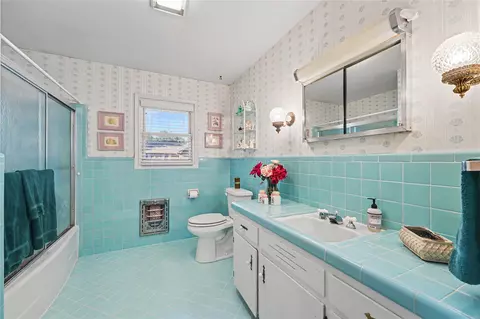 Bath - 700 SE 10th St, Pryor, OK 74361 photo 1 of 3