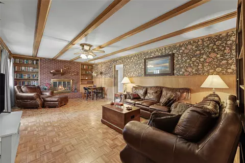 Living - 700 SE 10th St, Pryor, OK 74361 photo 3 of 3