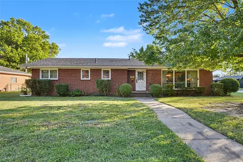 Exterior - 700 SE 10th St, Pryor, OK 74361 photo 2 of 3