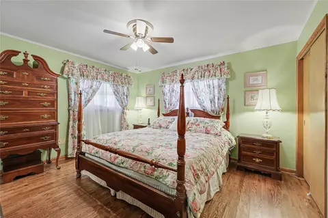 Bedroom - 700 SE 10th St, Pryor, OK 74361 photo 4 of 4