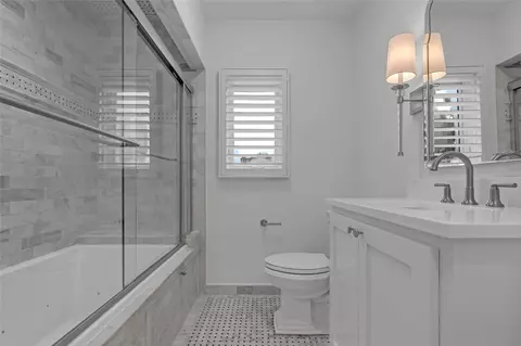 Bath - 2457 E 26th Pl, Tulsa, OK 74114 photo 8 of 10
