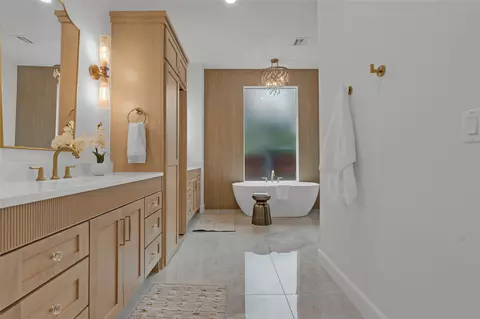 Bath - 2457 E 26th Pl, Tulsa, OK 74114 photo 1 of 10
