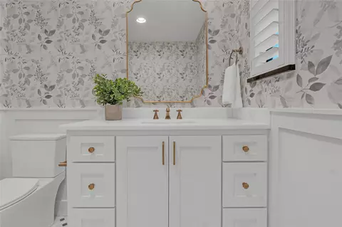 Bath - 2457 E 26th Pl, Tulsa, OK 74114 photo 6 of 10