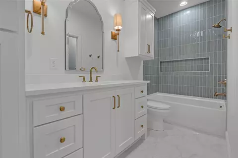 Bath - 2457 E 26th Pl, Tulsa, OK 74114 photo 7 of 10