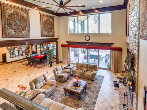 Living - 414498 E 1170 Rd, Eufaula, OK 74432 photo 2 of 9