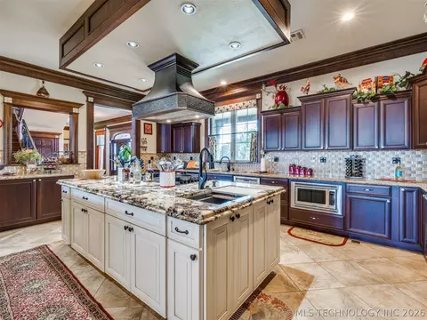 Kitchen - 414498 E 1170 Rd, Eufaula, OK 74432 photo 5 of 11