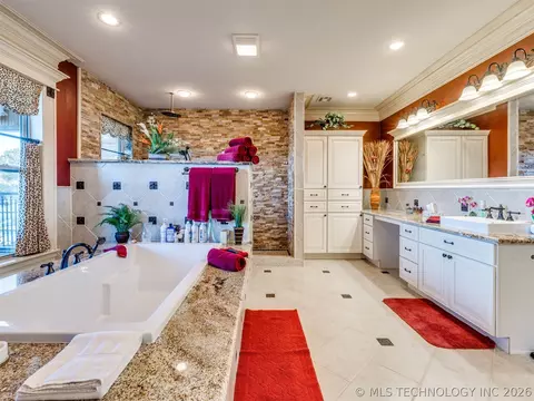 Bath - 414498 E 1170 Rd, Eufaula, OK 74432 photo 1 of 11