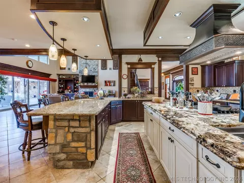 Kitchen - 414498 E 1170 Rd, Eufaula, OK 74432 photo 4 of 11