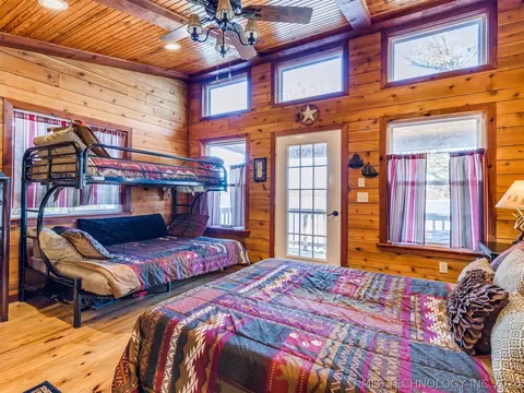 Bedroom - 414498 E 1170 Rd, Eufaula, OK 74432 photo 8 of 12
