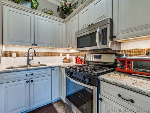 Kitchen - 414498 E 1170 Rd, Eufaula, OK 74432 photo 10 of 11