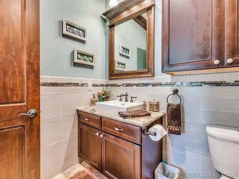 Bath - 414498 E 1170 Rd, Eufaula, OK 74432 photo 9 of 11