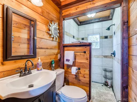Bath - 414498 E 1170 Rd, Eufaula, OK 74432 photo 7 of 11