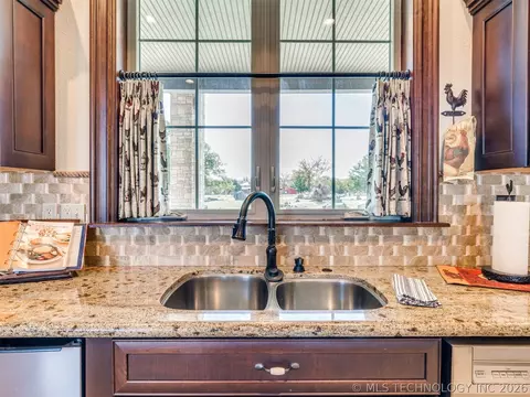 Kitchen - 414498 E 1170 Rd, Eufaula, OK 74432 photo 8 of 11