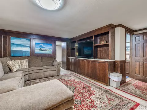 Living - 414498 E 1170 Rd, Eufaula, OK 74432 photo 7 of 9