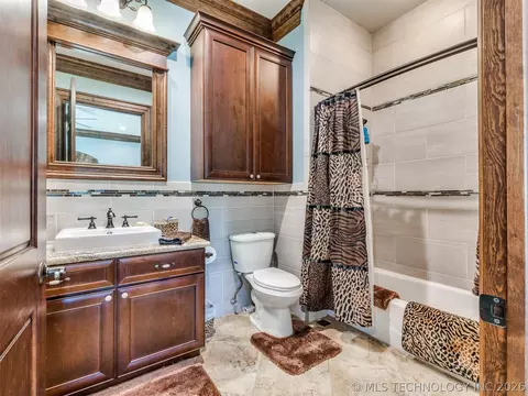 Bath - 414498 E 1170 Rd, Eufaula, OK 74432 photo 8 of 11