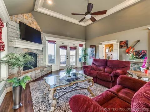 Living - 414498 E 1170 Rd, Eufaula, OK 74432 photo 5 of 9