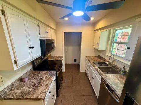 Kitchen - 1527 E 76th St, Tulsa, OK 74136 photo 2 of 4