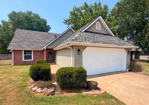 Exterior - 1527 E 76th St, Tulsa, OK 74136 photo 2 of 7
