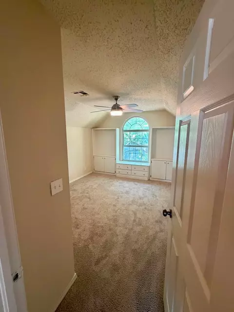 Bedroom - 1527 E 76th St, Tulsa, OK 74136 photo 5 of 6