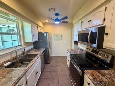 Kitchen - 1527 E 76th St, Tulsa, OK 74136 photo 1 of 4