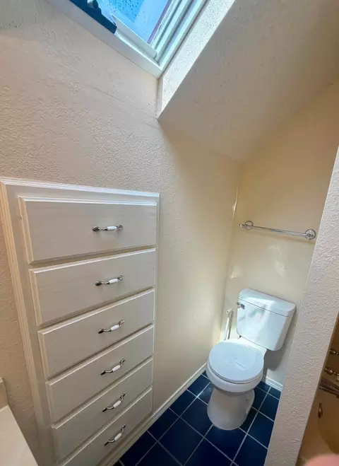 Bath - 1527 E 76th St, Tulsa, OK 74136 photo 6 of 6