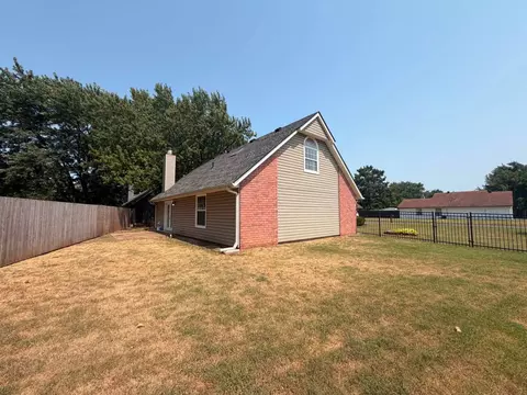 Exterior - 1527 E 76th St, Tulsa, OK 74136 photo 7 of 7